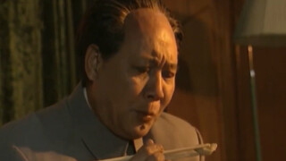 Eating dumplings in movies and TV shows: Chairman Mao eats dumplings with garlic, the more he eats, 