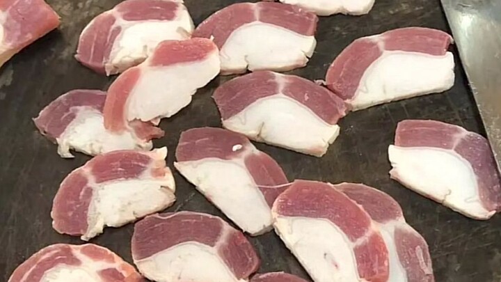 Vốn dĩ rất thích ăn thịt
