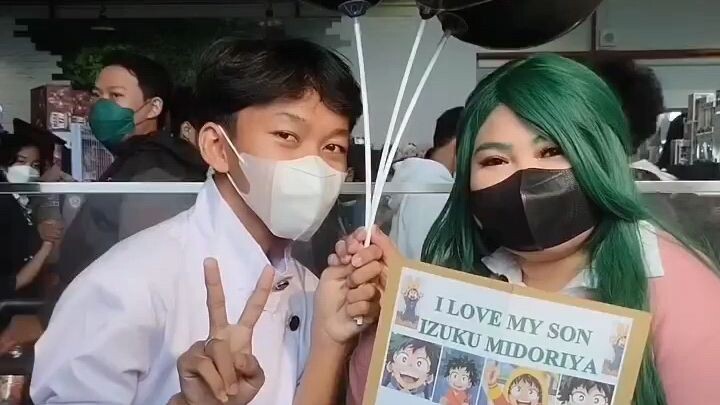 Foto Dengan Cosplayer Sambil Pegang Balon | Hunting Anime