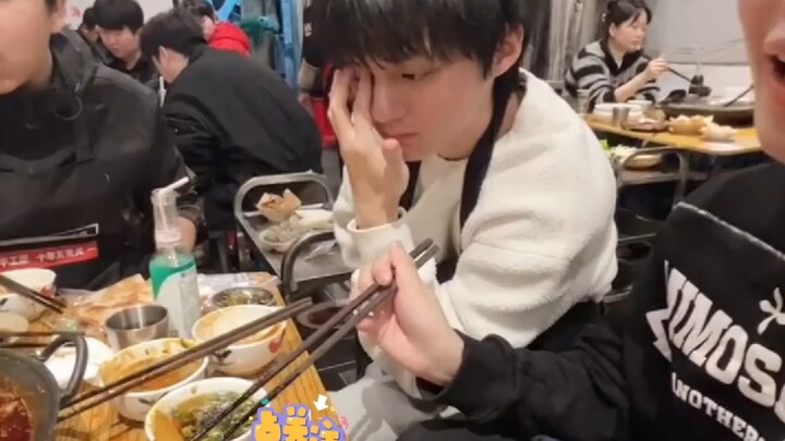 Cat: Changsheng ignored Zhongyi’s instructions, made a positioning mistake, and got nailed by Zhongy