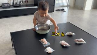 Father's Day is here, and the warm-hearted man presents his father with a little cake of love.