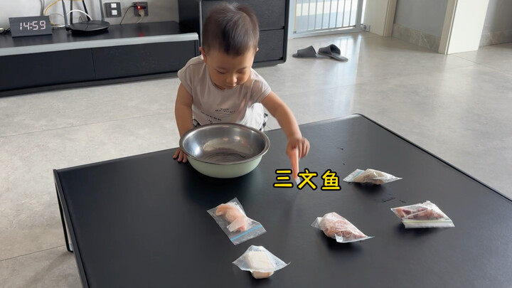 Ngày của Cha đã đến, và người đàn ông ấm áp tặng cha mình một chiếc bánh nhỏ chứa đựng tình yêu thươ