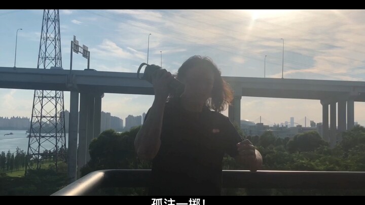 Seorang pria kekar kok sampai takut minum protein bubuk?! / Jadi komedian berbadan kekar