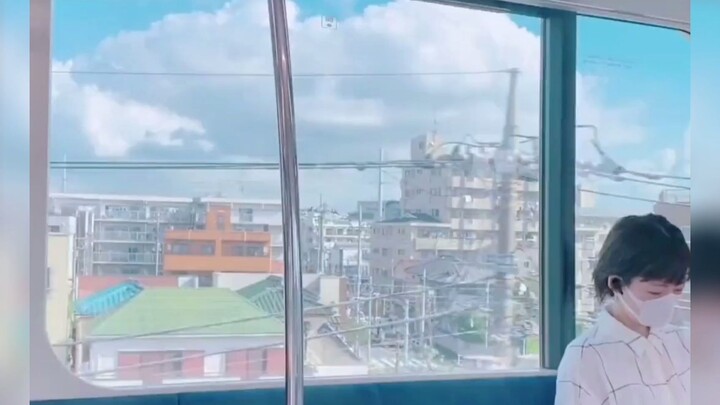 Laughing my ass off~~ Doing even worse than a cat all along hahahahaha Pets