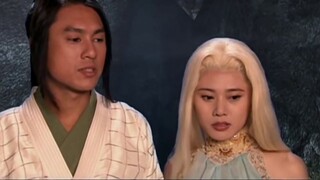 Bos penjahat wanita hampir mengambil naskah sang pahlawan wanita dan berakhir dengan sang pahlawan. 