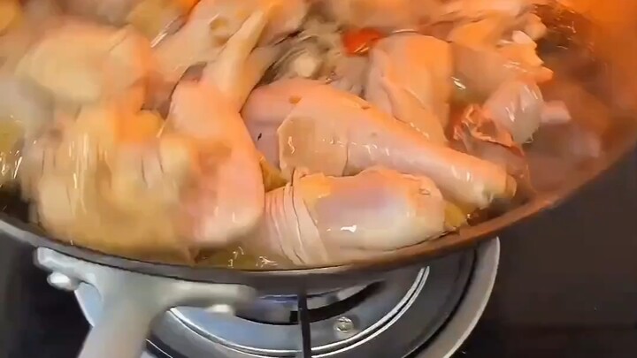 Ayam markisa, tetapi markisanya malah dimuntahkan banyak sekali