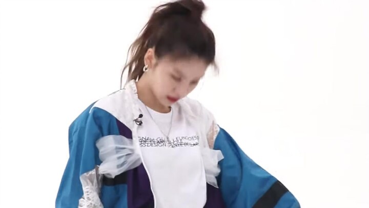【ITZY】 Main Dancer Ms. Yeji Hwang WANNABE Weekly Idol Straight Cut