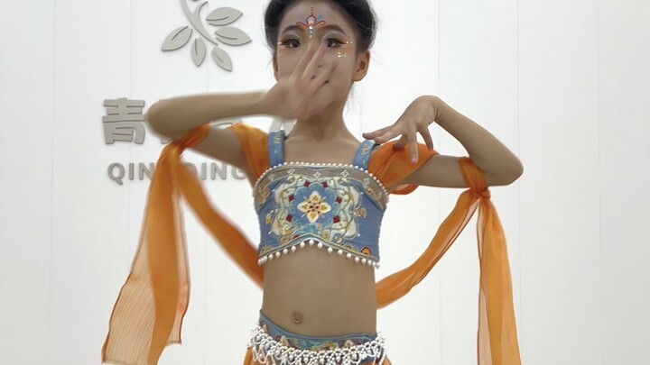 การแสดงเดี่ยวเต้นรำตงหวงสำหรับเด็ก “หนึ่งความฝันแห่งตงหวง”