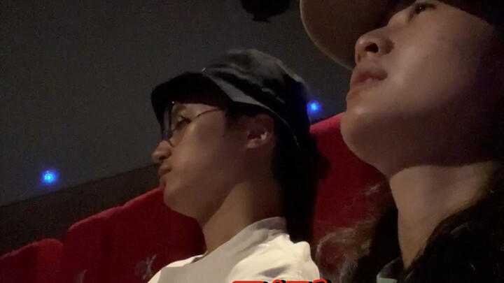 ผมอยากถามว่าใครเป็นคนคิดค้นภาพยนตร์ 4 มิติ ?