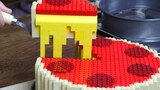 The Chicago deep dish pizza is not only stringy but also bursting with juice! [LEGO Stop Motion Anim