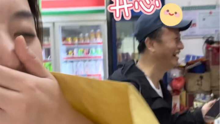 When you set your dad as your phone wallpaper