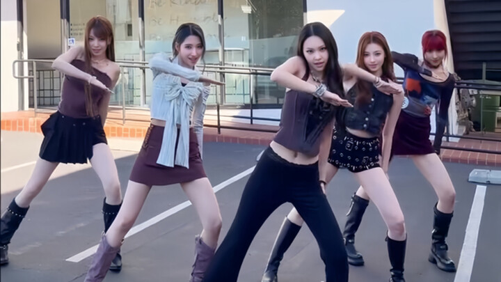 A2O MAY在公司门外大跳特跳！