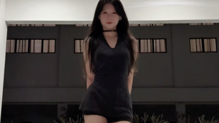 Next time I’m definitely getting one size smaller heels 🥲 This was so hard to dance—I kept losing my