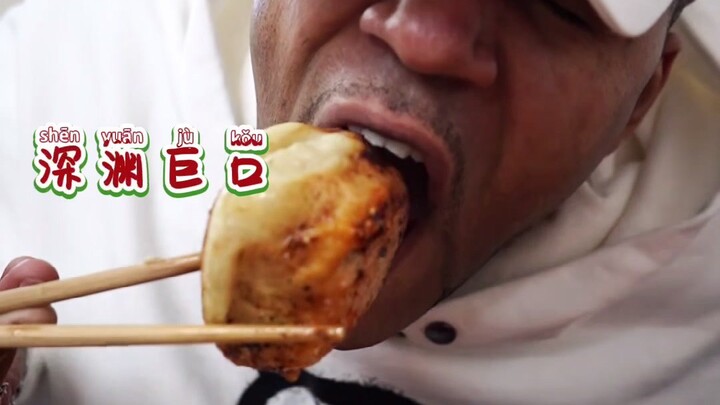 A Beijing office worker devoured four famous, trendy old-brand men ding meat pies in one go—no line 