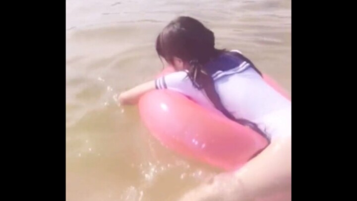 "Apa saja yang harus saya perhatikan saat mengajak sepupu saya berenang untuk pertama kalinya?"