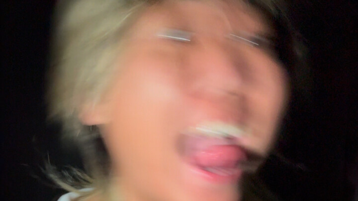 Tongue-playing of "Super Mario"