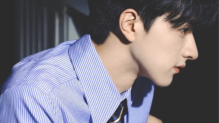 Lol! With a face like this playing the school heartthrob, I finally realize novels weren’t lying!