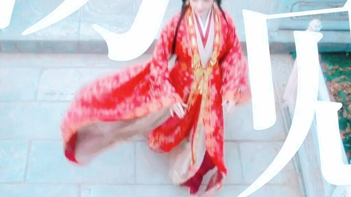 Cứu tôi với! Cô ấy thực sự rất hợp với trang phục đỏ!! Xuất hiện khách mời đã khiến cả phim phải trầ