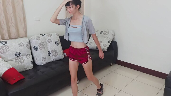 Girl teaches you how to do the spacewalk if you have feet