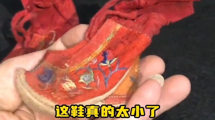 Three-inch golden lotuses during the War of Resistance! How much pain they must have endured!