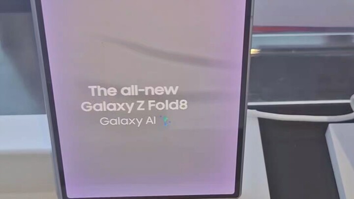 Samsung Galaxy Z Fold 8 (External Display)