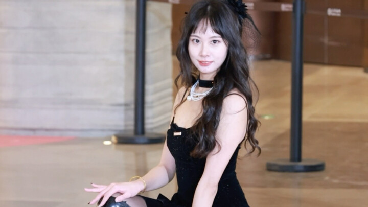 Bộ trang điểm yêu thích nhất | Bốt quá gối ren chấm bi đen phong cách Chanel | What’s My Name?