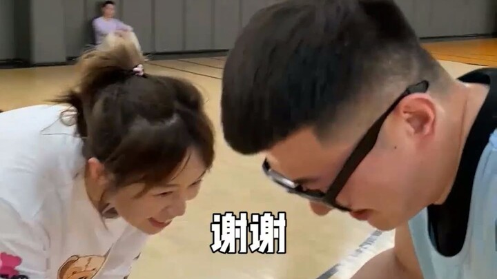 ทุกคนก็รู้ดีว่าที่ฉันเล่นไม่ใช่บาสเกตบอล แต่เป็นมารยาทและปฏิภาณไหวพริบในสังคม