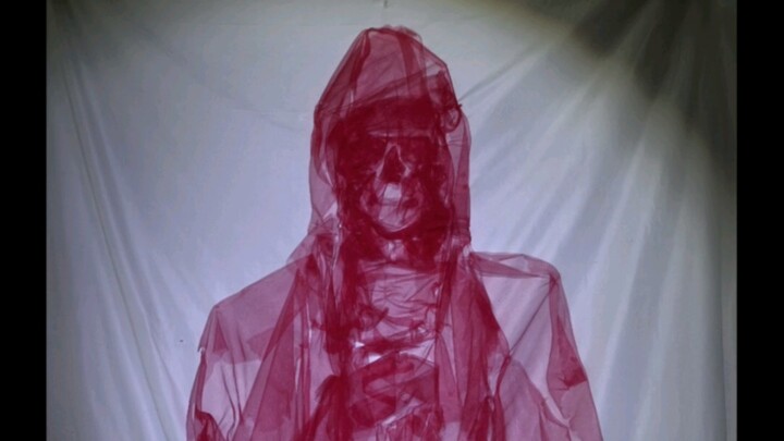 Sứ Mệnh Thần Chết Ẩn Trong Lớp Vải Xô