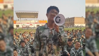 2. Those happy times of military training, great gods have them every year, there are a lot of milit