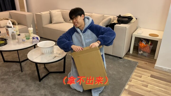 The Clumsy Guy Unboxing Packages