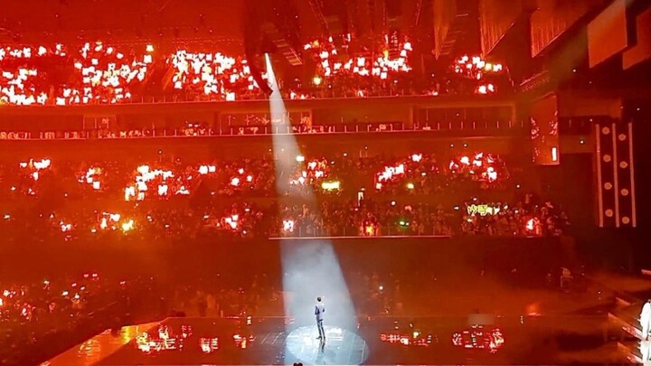 แฟนๆ ของเซียวจ้านยังคงสร้างทะเลสีแดงหลังจากได้รับการตรวจสอบอย่างเข้มงวดจากเจ้าหน้าที่รักษาความปลอดภั