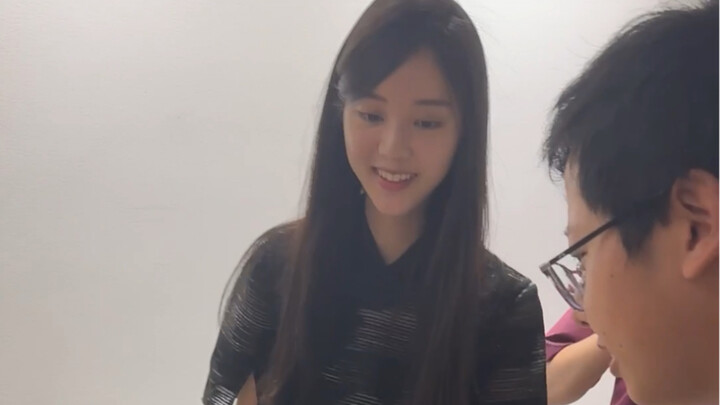 น้องสาวอวี่ที่ลงนามอย่างตั้งใจ