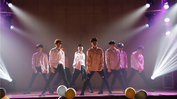 Lotto - EXO Tim Tari Kpop Dongguan Institute of Technology City College menampilkan koreografi ulang