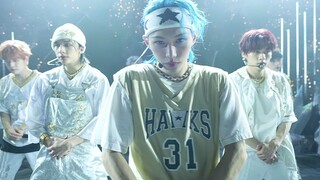 أداء مسرحي لفرقة Straykids لأحدث أغنية عودة S-Class في لقطة واحدة