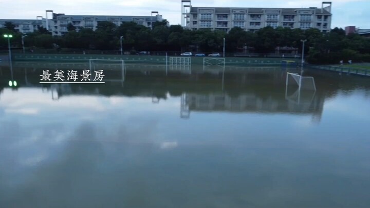 Welcome to Wuhan Textile University! Enjoy our outdoor and indoor swimming pools, dual-purpose sport