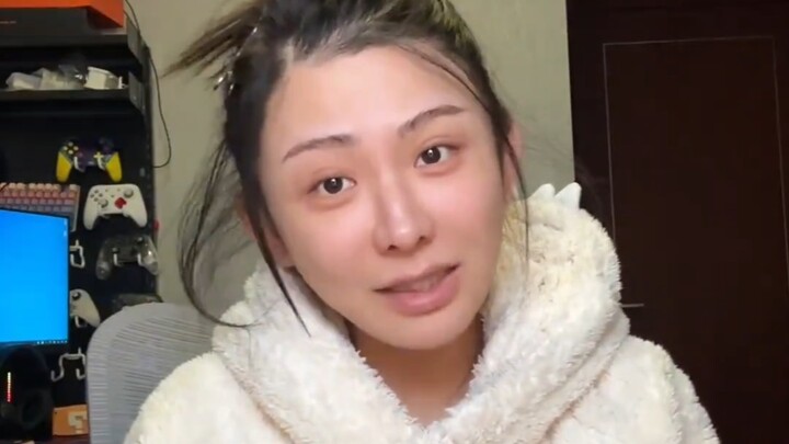 The Tattooed Girl’s Honest Thoughts