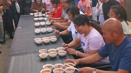 Kompetisi Makan Mi di Gaojiabu, Shaanbei