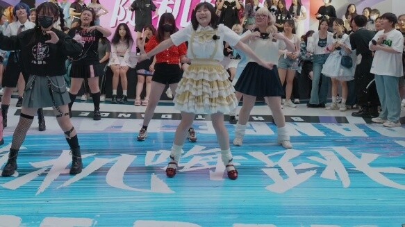 A chorus caused by a dance audio accident!