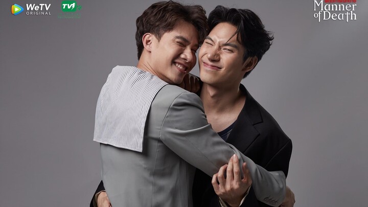 Foto riasan pasangan KK di balik layar syuting drama baru "The Mystery of the Dead" dengan subtitle 