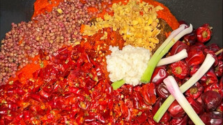 Hotpot Chongqing bilang ini agak pedas? Agak pedas?! Benarkah?