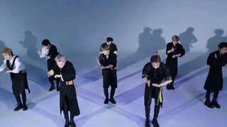 Saya memotong medley tari jika diperlukan dalam pertunjukan pelatihan militer (saya akan menggunakan