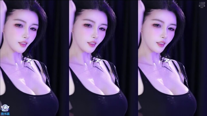 DouYu’s Zhou Shuzhen in a seductive wet outfit