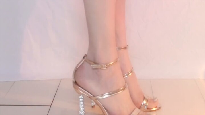 Extremely sexy | Which pair of high heels caught your heart? Silky high heels dress-up