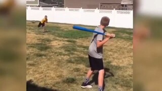 เล่นเบสบอลกับน้องชาย