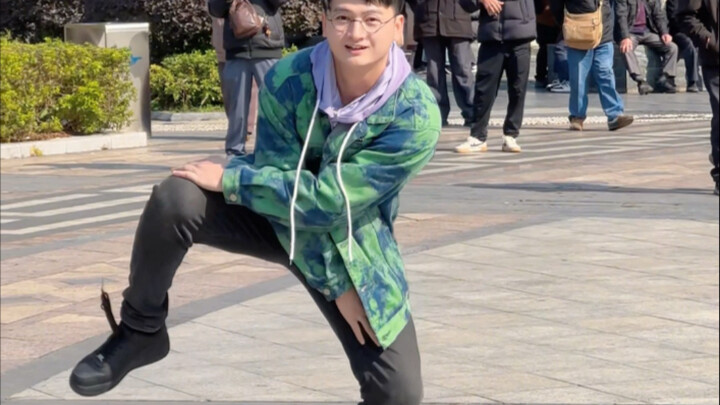 الطقس جميل، هيا نخرج ونرقص معًا! الكلاسيكيات تبقى خالدة للأبد.