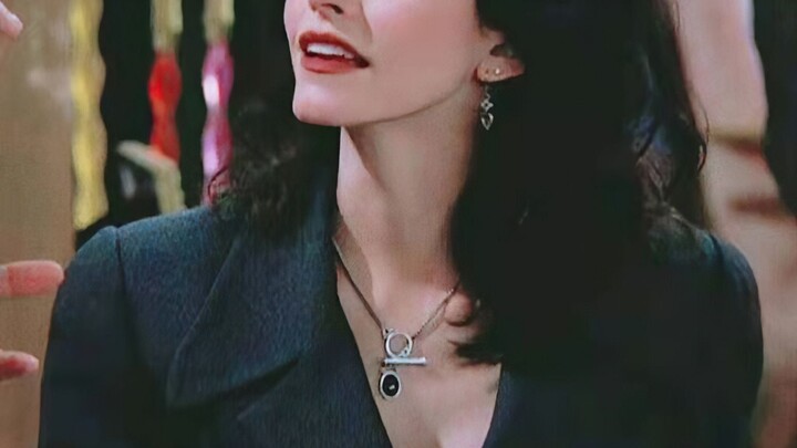 【งานสร้าง-เครื่องแต่งกาย-การแต่งหน้าทำผมสุดวิจิตร｜ลุคย้อนยุคและคู่สีอันลงตัว】แฟชั่นเปลี่ยนแปลงรวดเร็