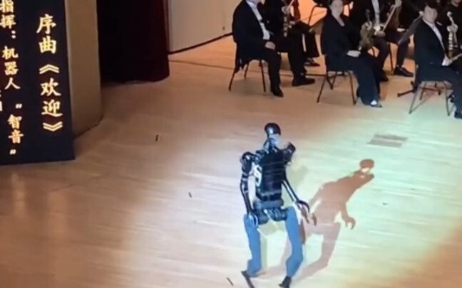 Robot chỉ huy dàn nhạc