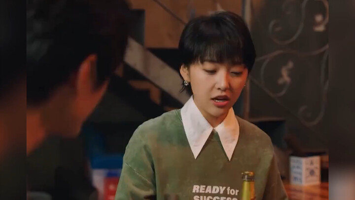 حتى فتاة الكوول والـ«هاي وانغ» التي تفتح أغطية الزجاجات بضربة واحدة لم تستطع الهرب من سحرها!