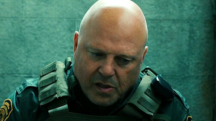 A man cracked a human trafficking and drug smuggling ring right while he was taking a dump;