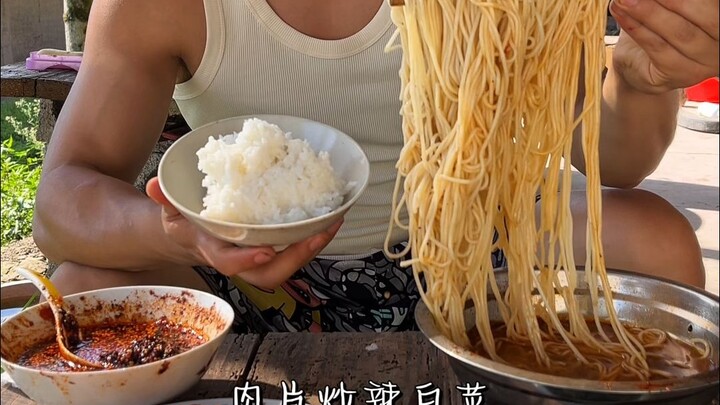 Spicy kimchi stir-fried with pork slices, stir-fried water spinach, a bowl of noodles and a bowl of 